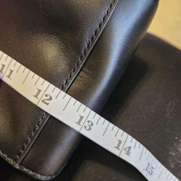 Vince Camuto Pure Leather Bag. - Picture 6 of 8